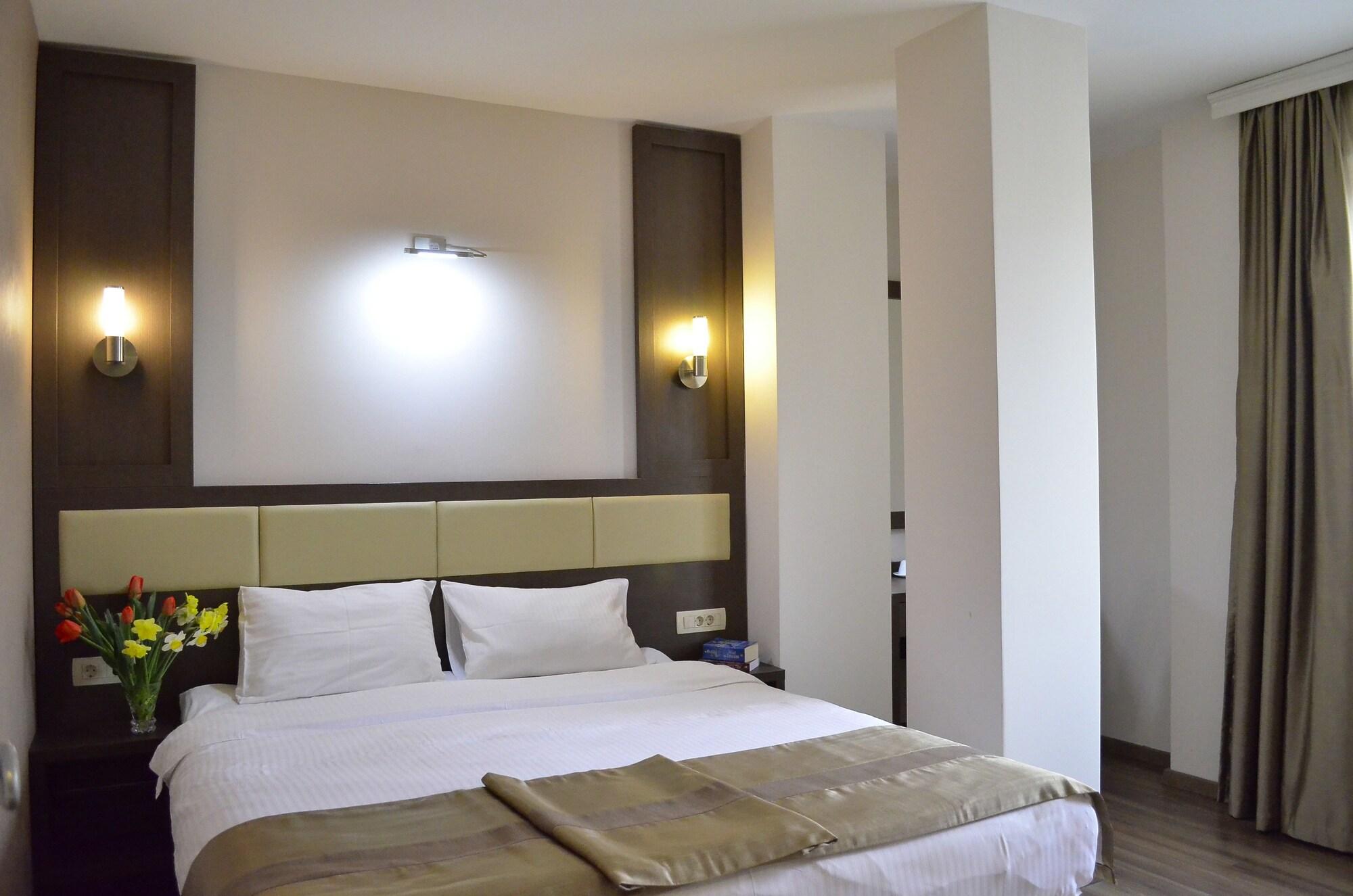 Hotel Vlaho Скопье Экстерьер фото
