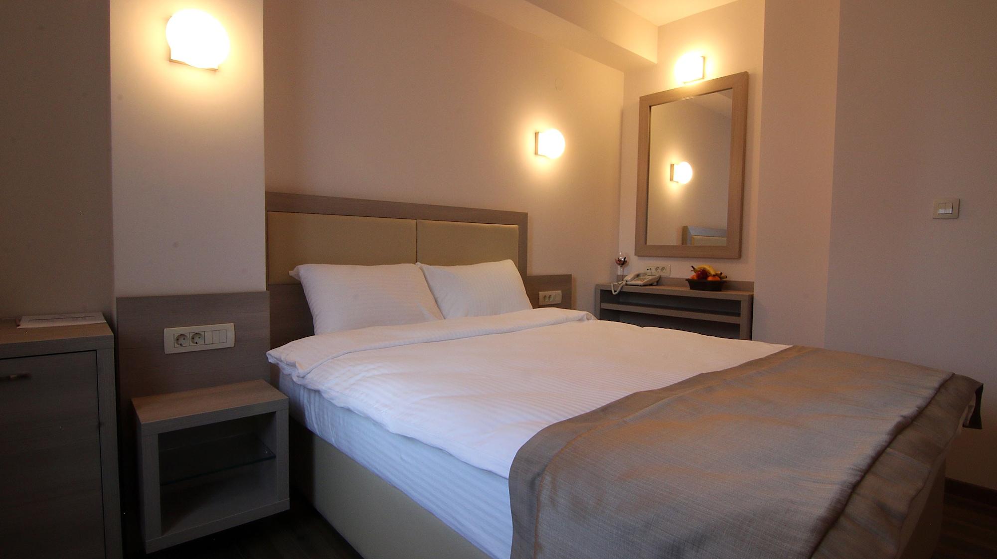 Hotel Vlaho Скопье Экстерьер фото