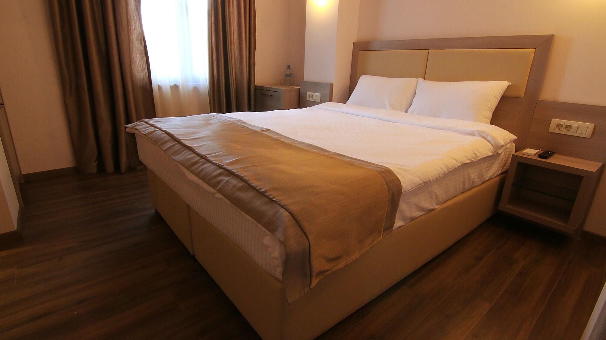 Hotel Vlaho Скопье Экстерьер фото
