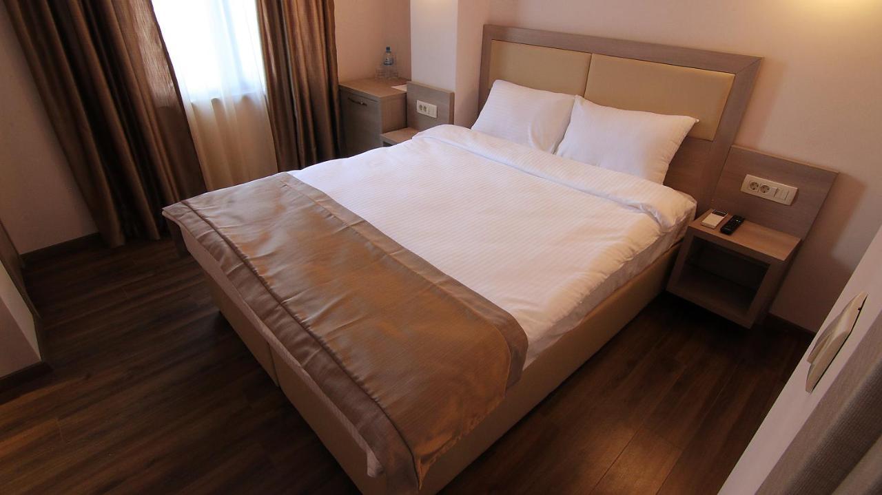 Hotel Vlaho Скопье Экстерьер фото