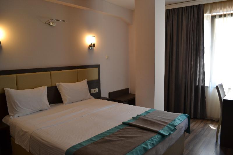 Hotel Vlaho Скопье Экстерьер фото